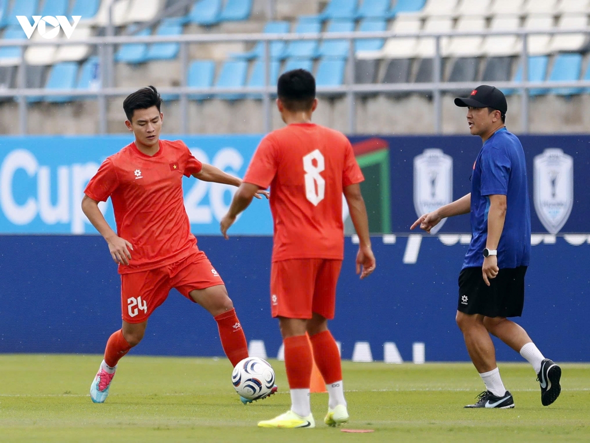 Dt viet nam lam quen san tren dat thai lan, san sang khai hoa asean cup 2026 hinh anh 14