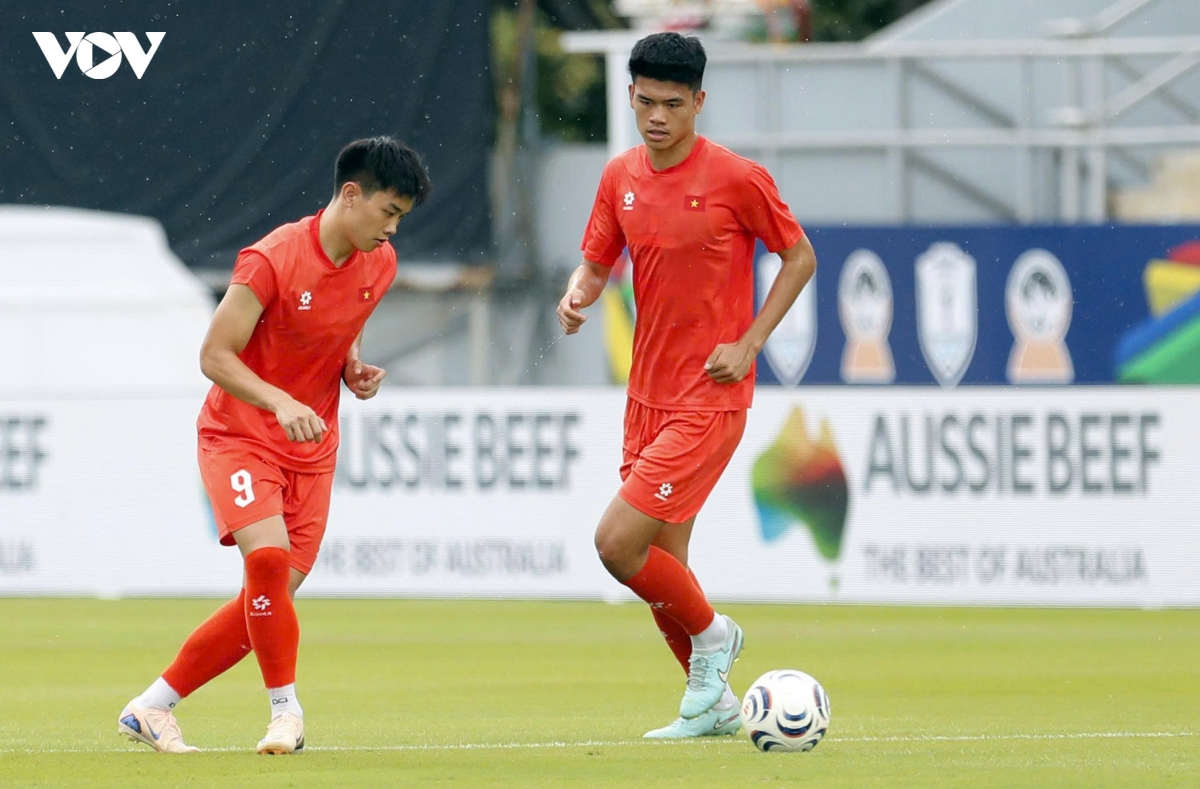 Dt viet nam lam quen san tren dat thai lan, san sang khai hoa asean cup 2026 hinh anh 15