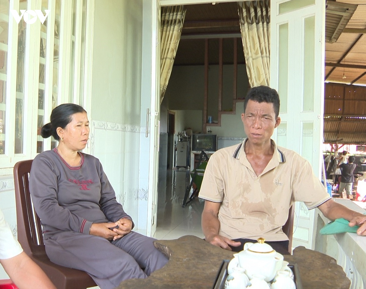 bi quyet lam giau cua cap vo chong nguoi chau ro o lam Dong hinh anh 4