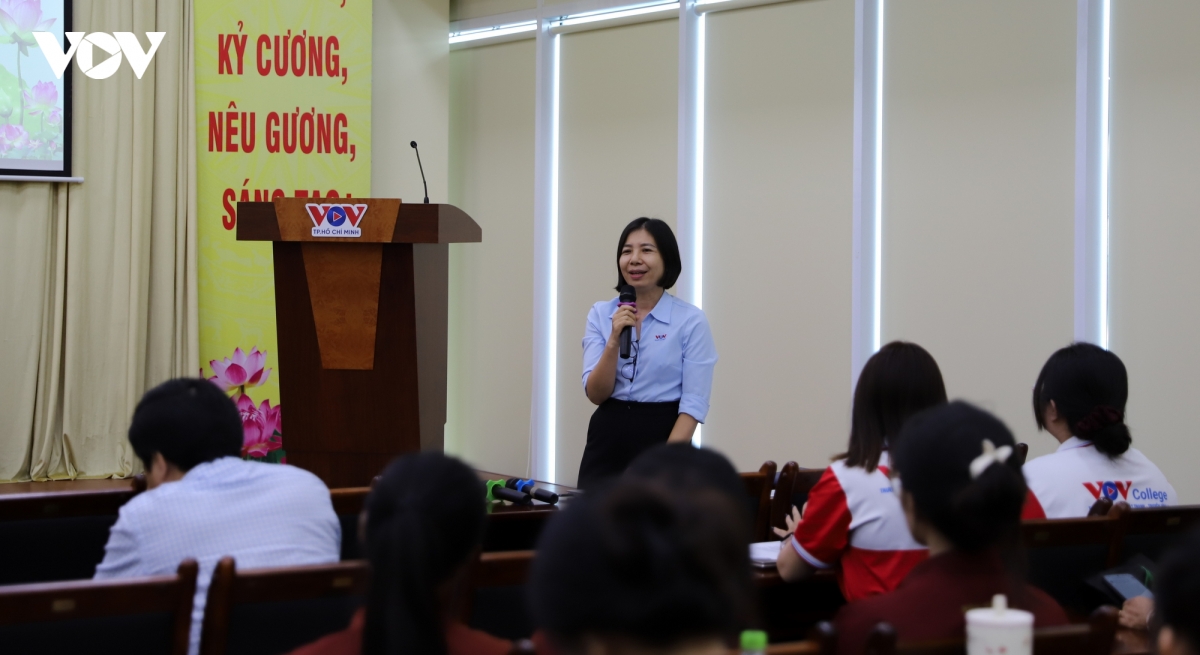 vov tp.hcm ban cach cham gen z tren da nen tang hinh anh 4