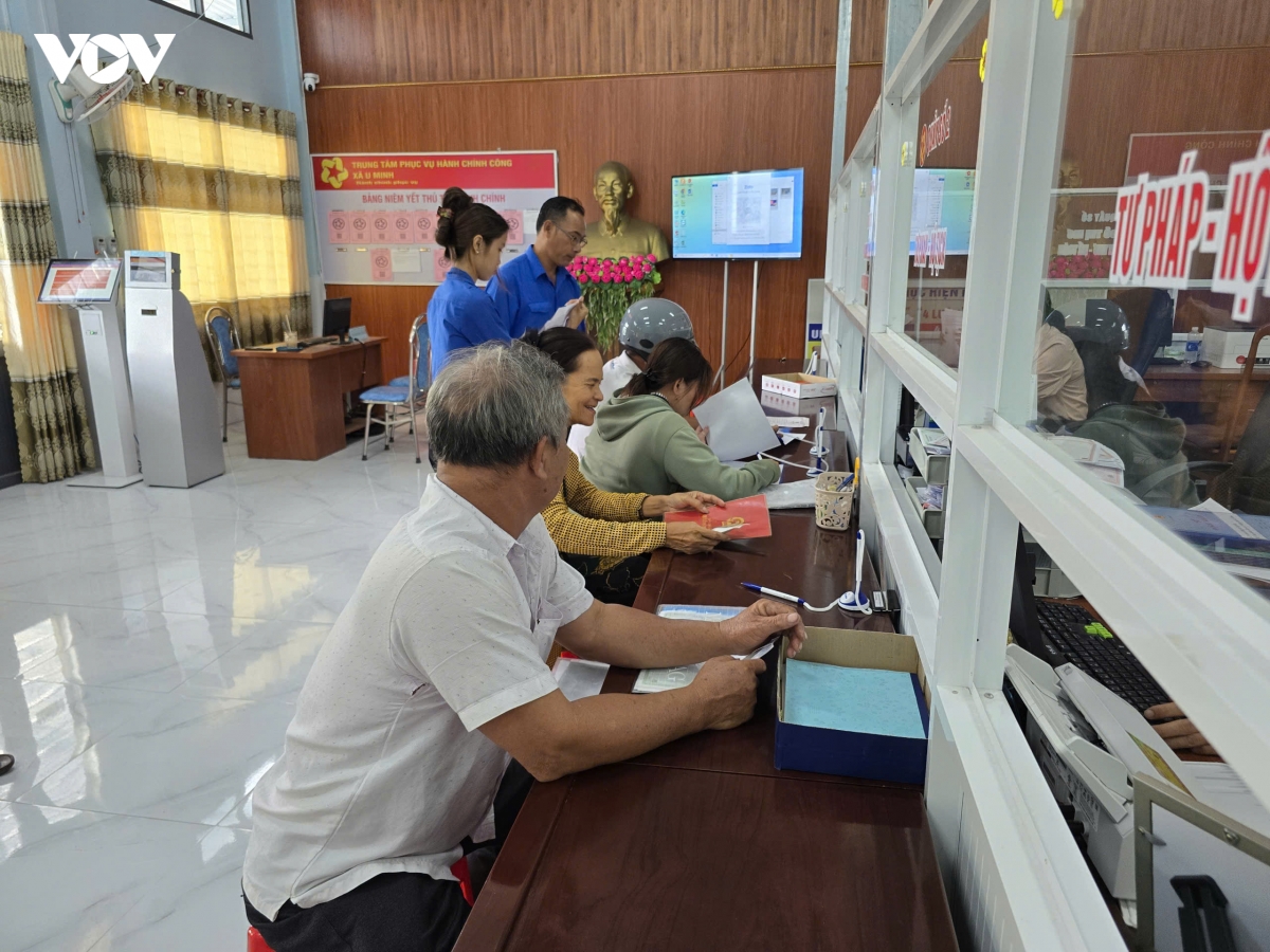 ca mau nhung doi tuong duoc giai quyet thu tuc hanh chinh tai nha hinh anh 1