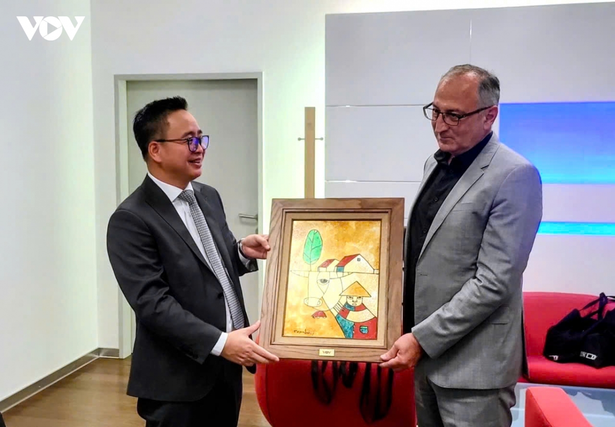 vov thuc day hop tac voi cac dai phat thanh - truyen hinh serbia, croatia hinh anh 5