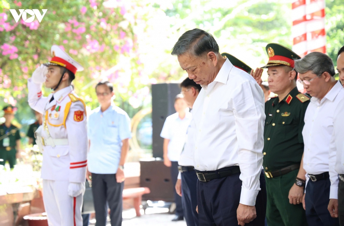 tong bi thu, chu tich nuoc dang huong tai noi quy tap hai cot liet si o cong vien le thi rieng hinh anh 7