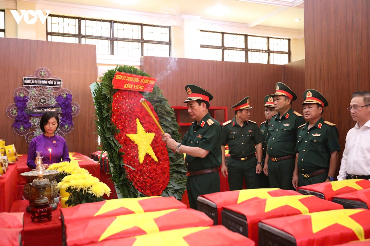 Dai tuong phan van giang dang huong anh hung liet si tai cong vien le thi rieng hinh anh 4