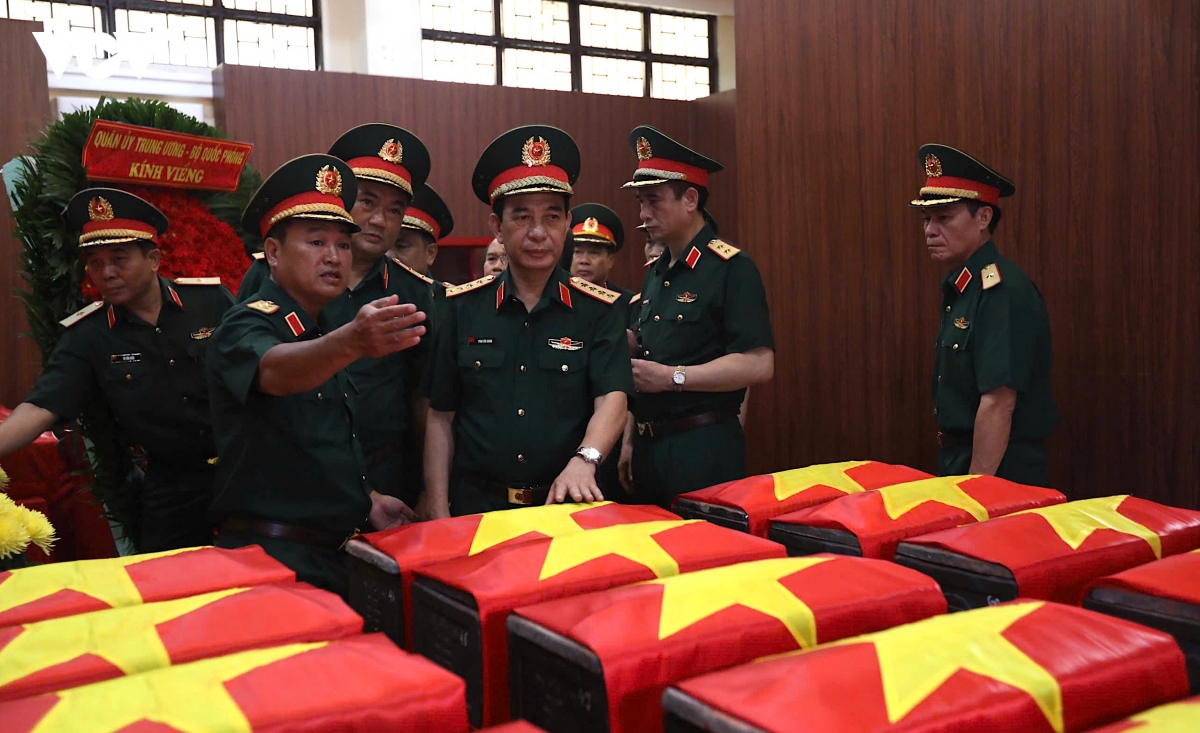 Dai tuong phan van giang dang huong anh hung liet si tai cong vien le thi rieng hinh anh 6