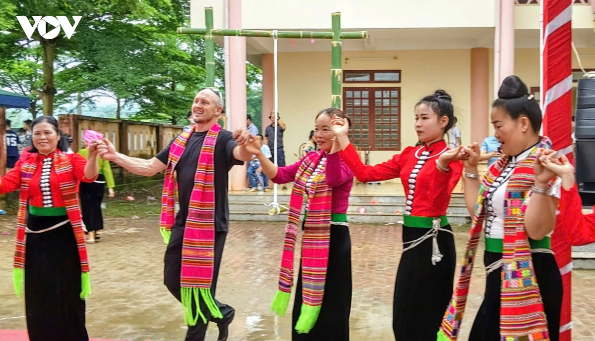 ron rang tet xip xi cua dong bao thai muong lo hinh anh 10