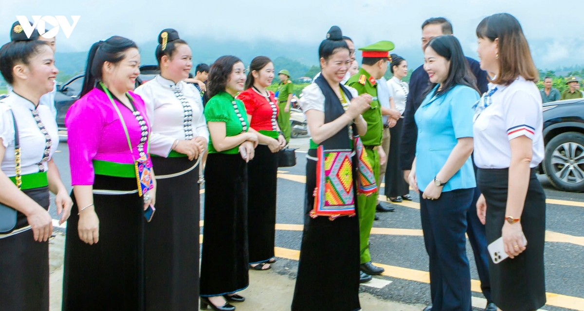 ron rang tet xip xi cua dong bao thai muong lo hinh anh 9