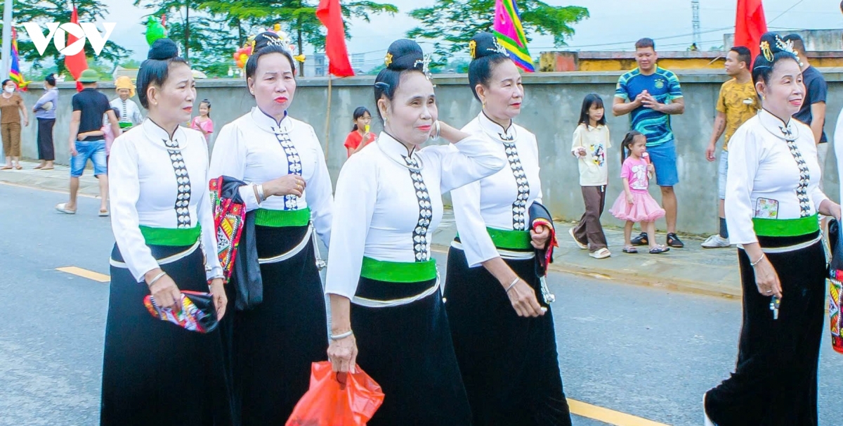 ron rang tet xip xi cua dong bao thai muong lo hinh anh 5