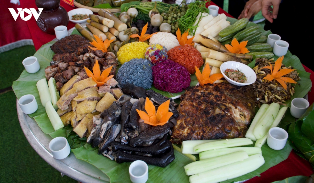 ron rang tet xip xi cua dong bao thai muong lo hinh anh 3