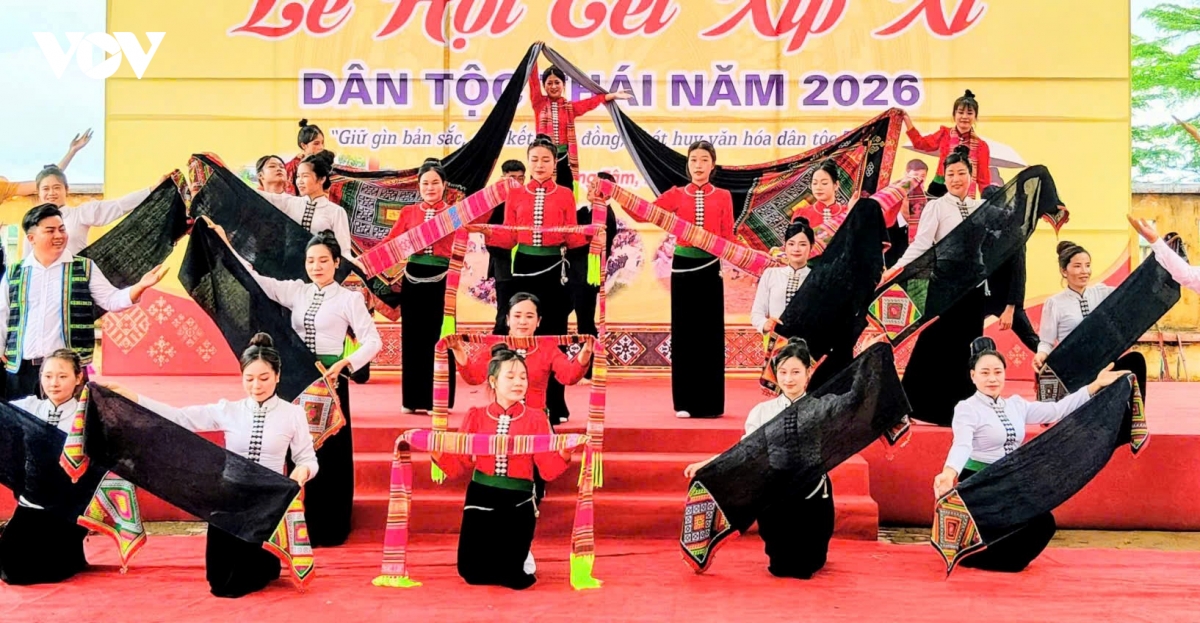 ron rang tet xip xi cua dong bao thai muong lo hinh anh 1