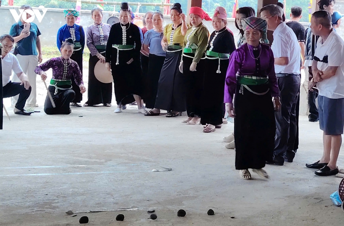 ron rang tet xip xi cua dong bao thai muong lo hinh anh 12