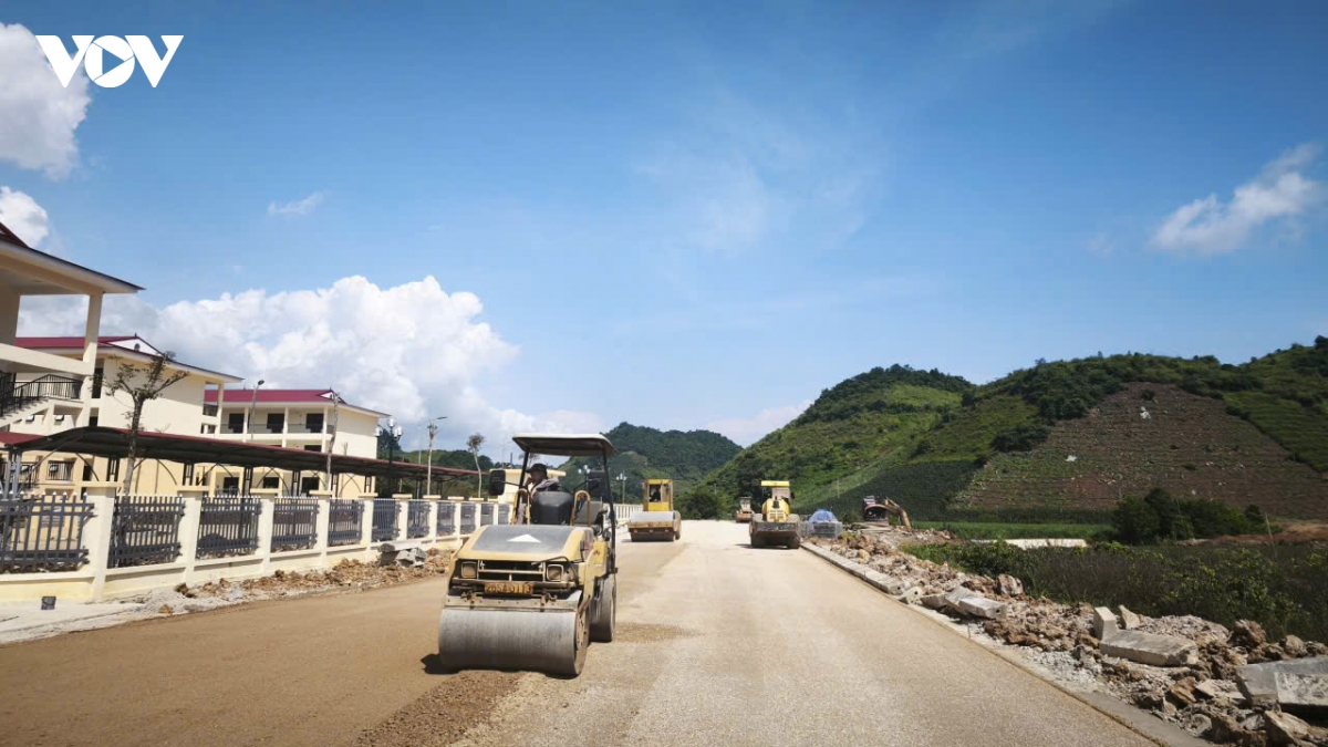 dien mao ngoi truong noi tru lien cap vung bien gioi son la hinh anh 1
