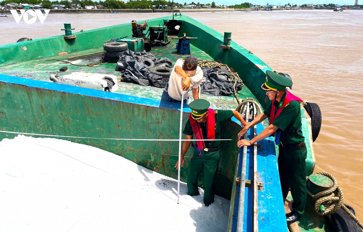 bien phong ca mau tam giu hon 405 tan phan ure khong ro nguon goc hinh anh 3
