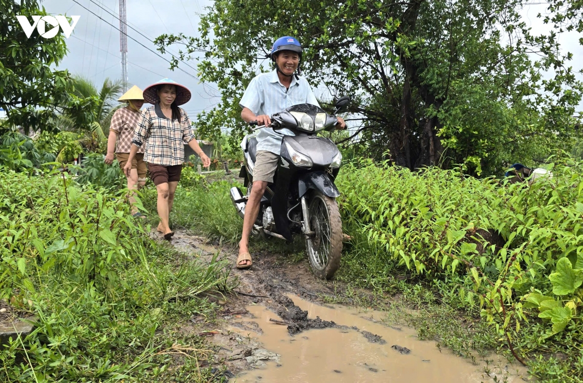 100 ho dan tuyen bo Dong kenh De trong dong thuan hien dat lam duong hinh anh 1