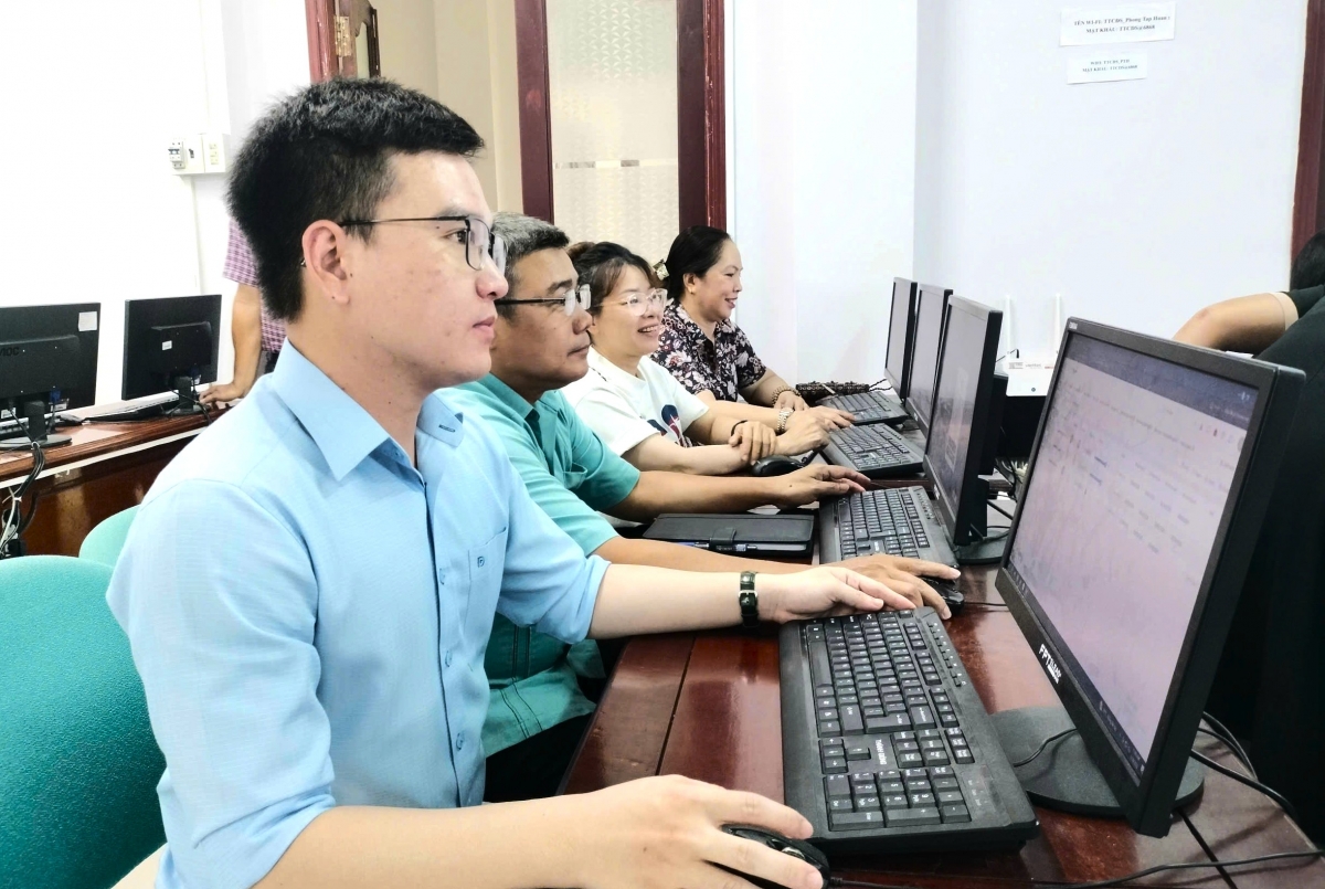 ca mau ra soat phan mem danh gia cong chuc qua kpi sau mot thang thi diem hinh anh 1