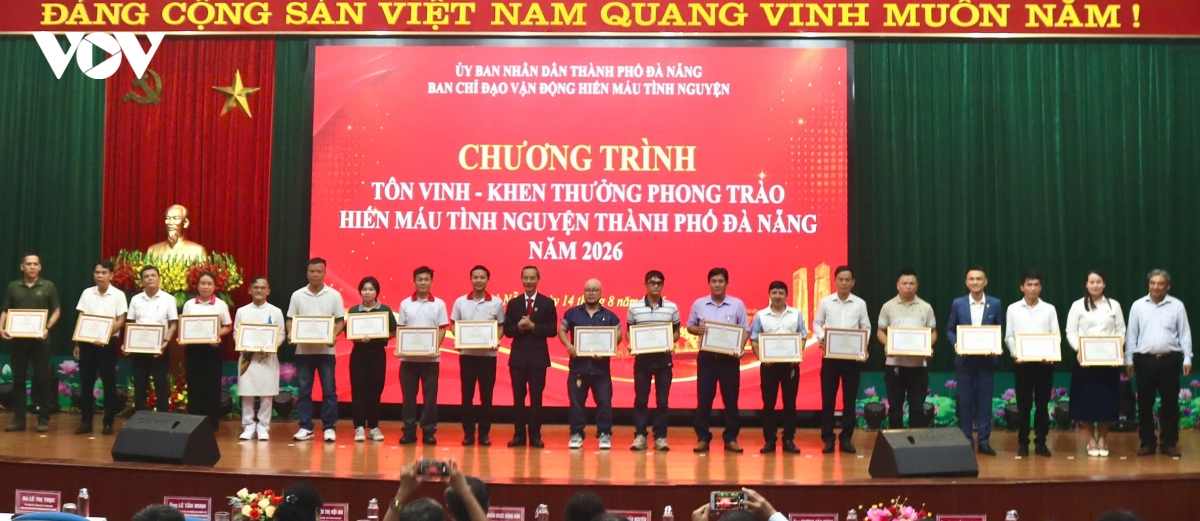 ton vinh 579 tap the, ca nhan dien hinh phong trao hien mau tinh nguyen hinh anh 1