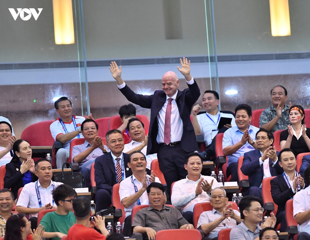 chu tich fifa gianni infantino cung Dt viet nam nang cup vo dich asean cup 2026 hinh anh 3