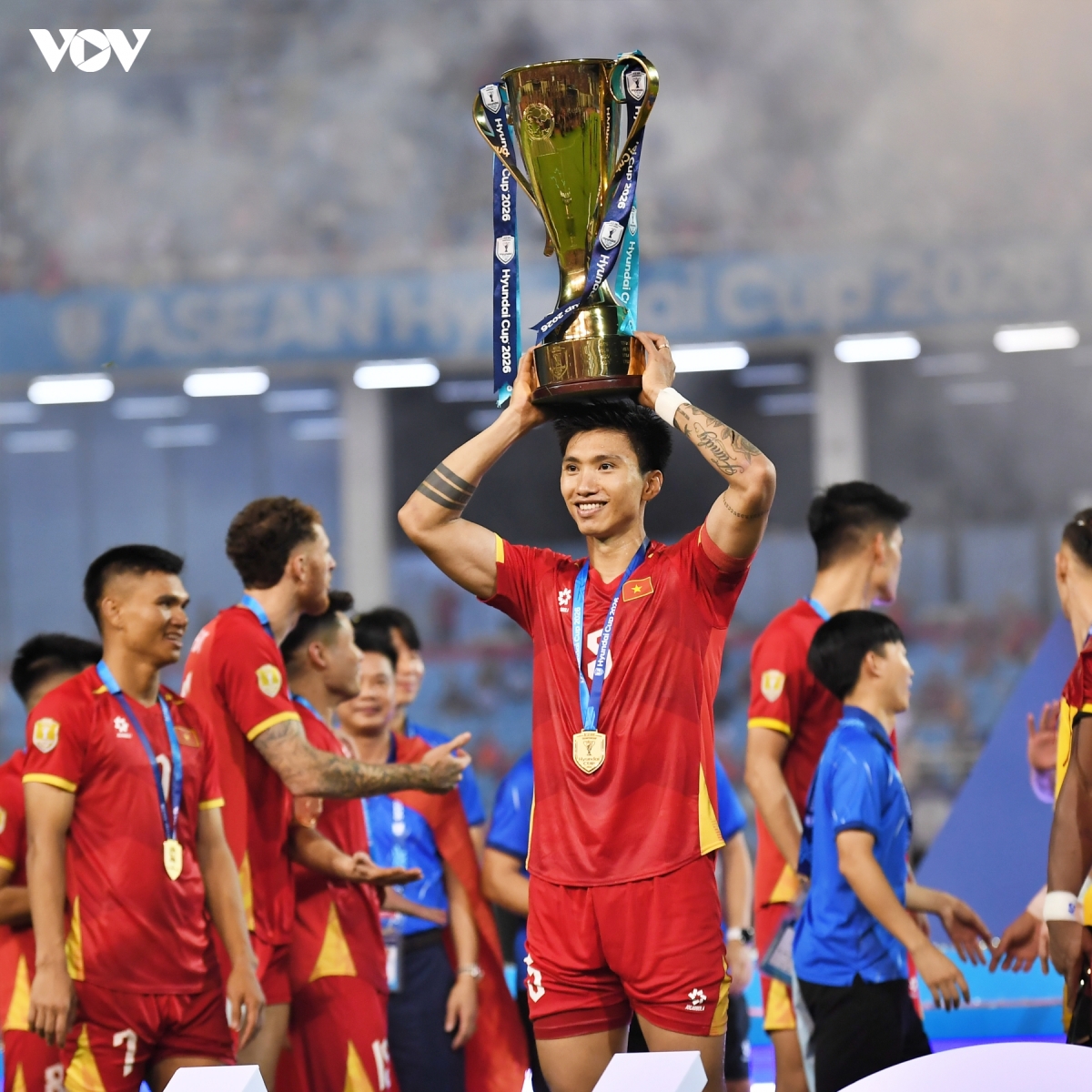 chu tich fifa gianni infantino cung Dt viet nam nang cup vo dich asean cup 2026 hinh anh 9