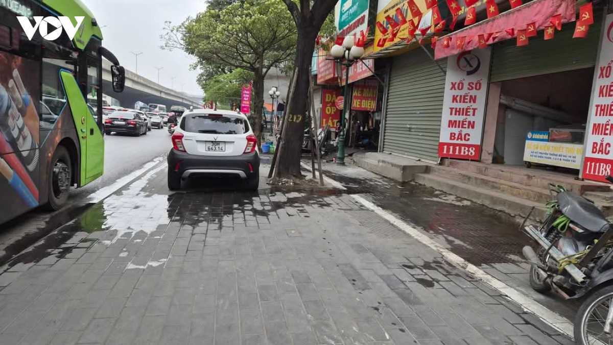 Ngõ nhỏ ý thức đừng nhỏ, nhớ cách cụ ấy đổ nước ra lối đi chung