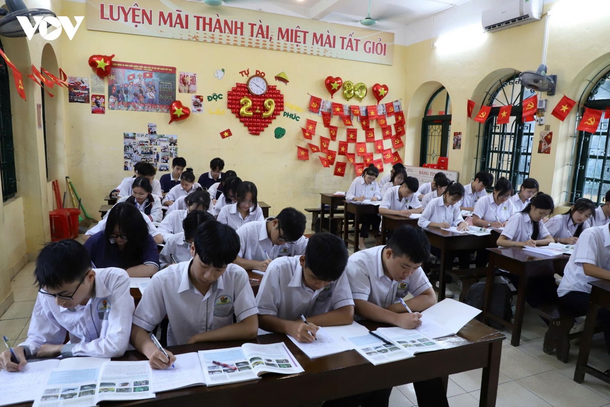 ninh binh du kien giam 57 dau moi truong hoc, giam 827 hieu truong hinh anh 1
