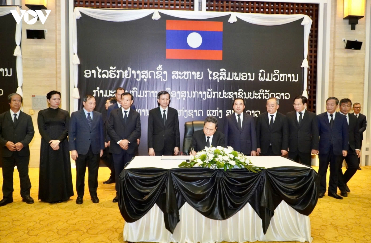 Dong chi xaysomphone phomvihane co nhieu dong gop to lon trong quan he viet - lao hinh anh 1