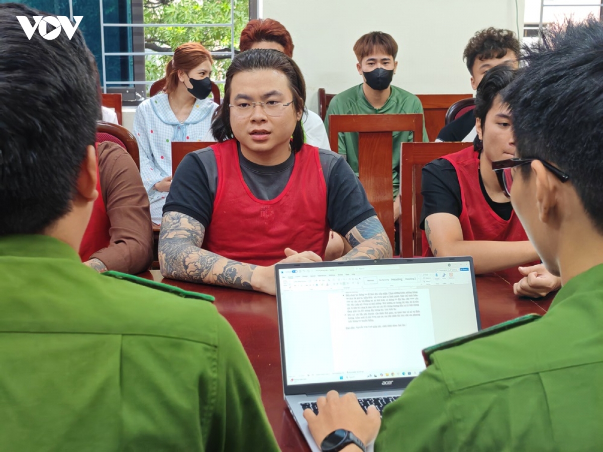 toan canh khoi to pham tuan va 9 bi can lien quan video bao luc trieu view hinh anh 1