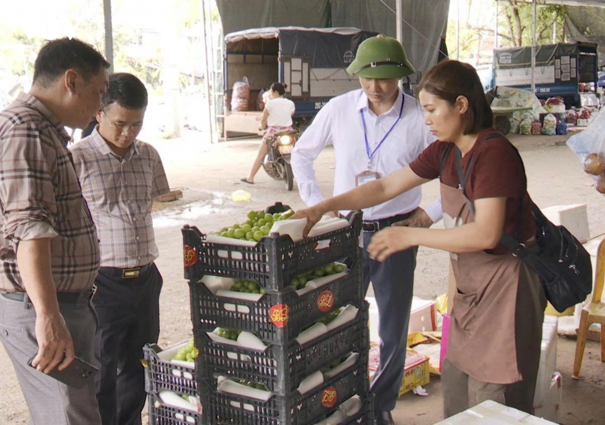 phuong vo cuong, bac ninh thong tin viec thu tien bao ke, chong lung tai cho tam hinh anh 2