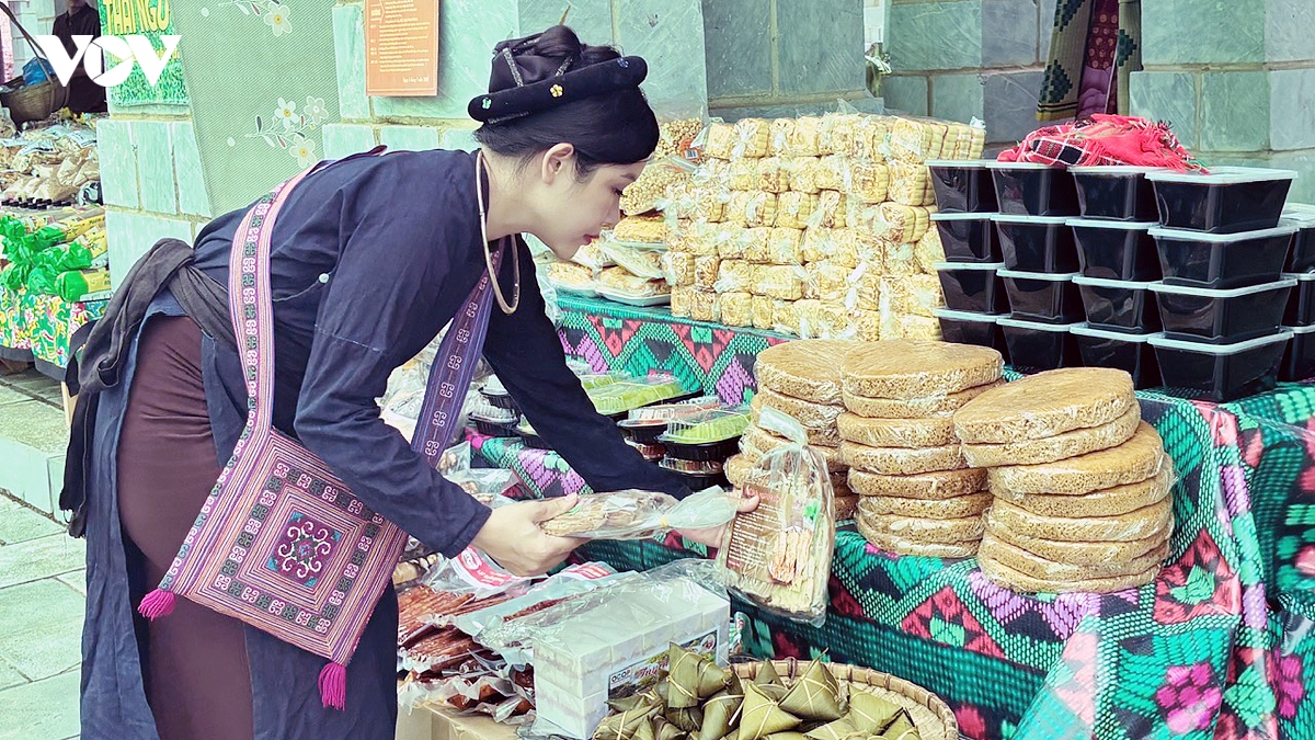 ron rang cho phien cao nguyen mo hoi chao don tet Doc lap tai lang van hoa hinh anh 8