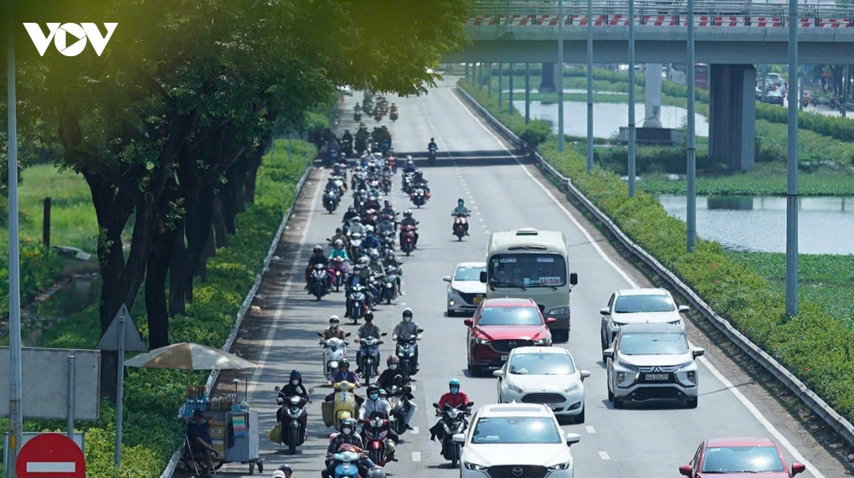 Sáng 30/8, lượng người và phương tiện rời TP.HCM dự báo tăng mạnh