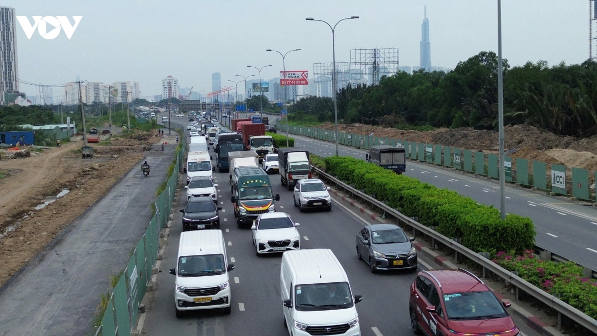 chieu 30 8, tuyen cua ngo tp.hcm giam ap luc nhung van dong xe hinh anh 2