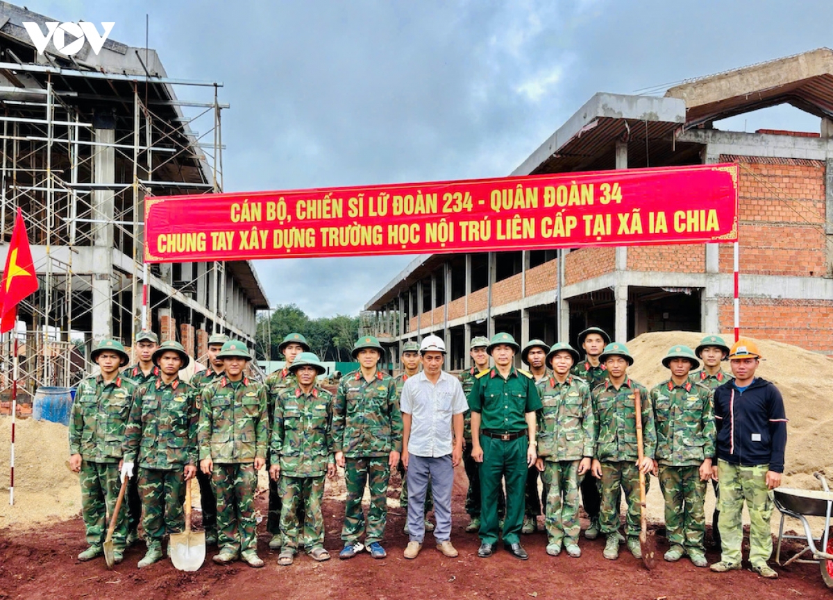 gia lai chay dua voi thoi gian de hoan thanh du an truong lien cap o bien gioi hinh anh 3
