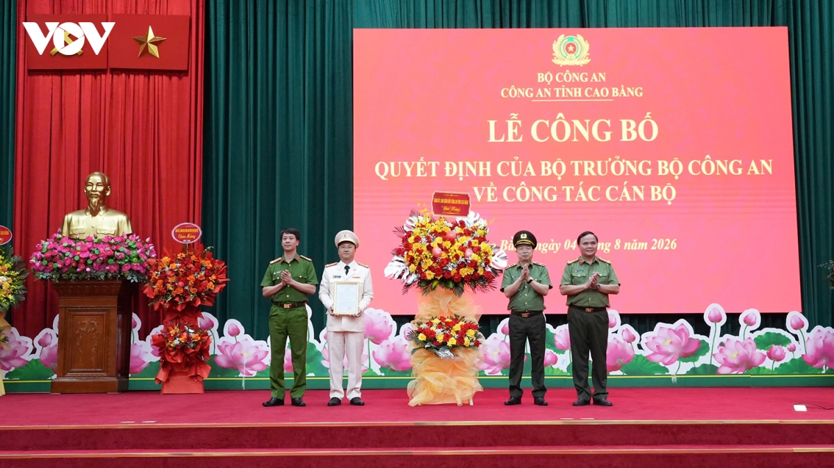 Dai ta le hong giang giu chuc pho giam doc cong an cao bang hinh anh 1