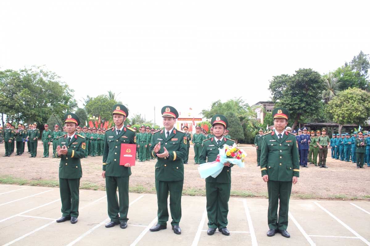 cong bo quyet dinh thanh lap tieu doan hon hop ly son, tinh quang ngai hinh anh 2