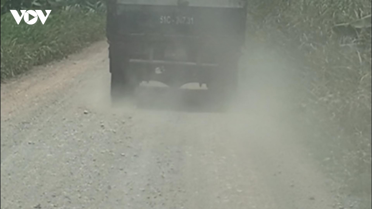 Duong tinh 837b tay ninh phu bui do, nguoi dan mon moi cho ngay tham nhua hinh anh 1