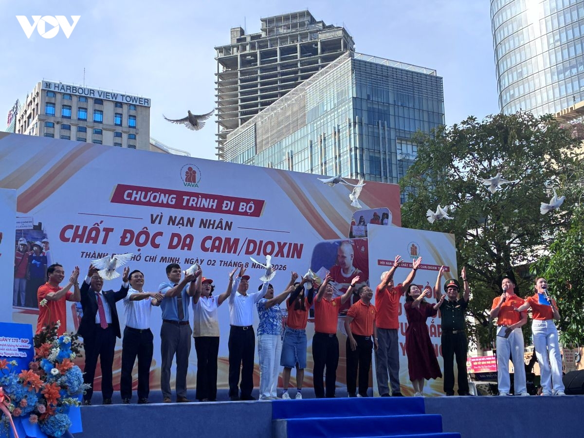 lan toa yeu thuong tu chuong trinh di bo vi nan nhan da cam hinh anh 1