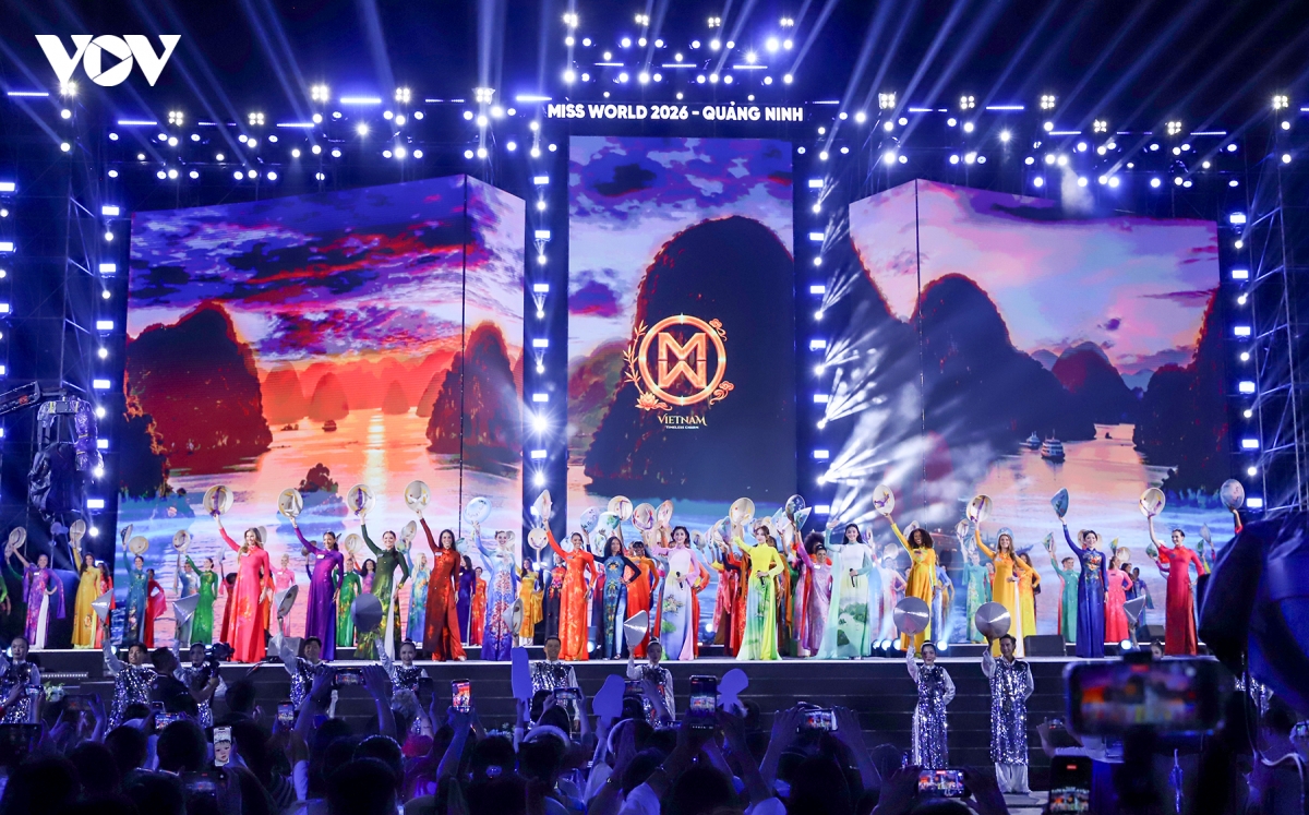 111 nguoi dep cac nuoc trinh dien ao dai tai dem khai mac miss world 2026 hinh anh 1
