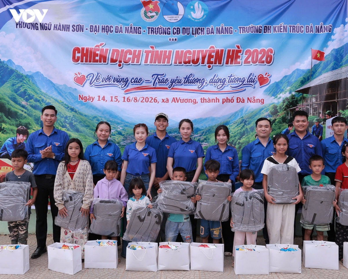 tuoi tre Da nang huong ung chien dich 30 ngay dem ho tro cac xa bien gioi hinh anh 5