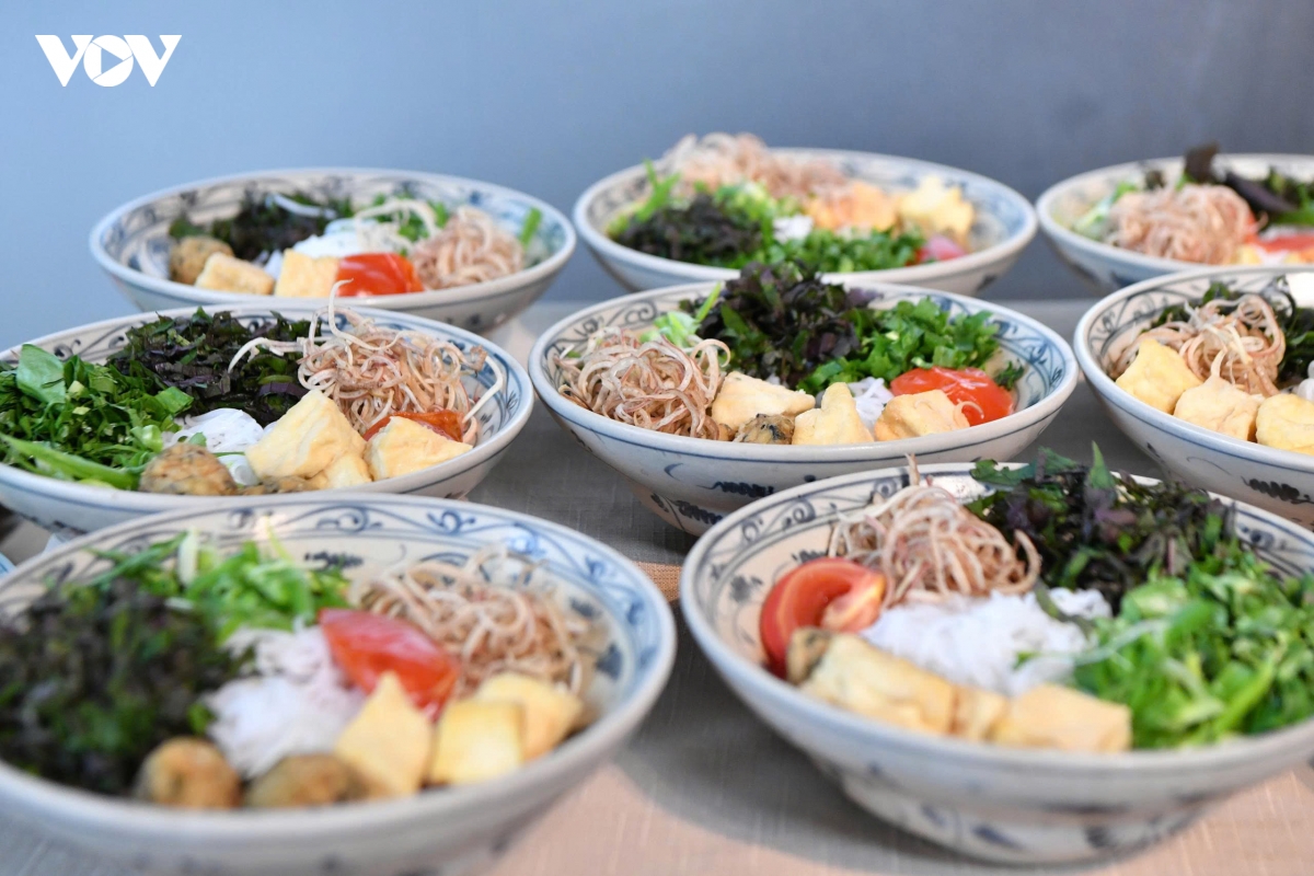 bun oc ha noi cham mot lan, nho ca mot huong vi hinh anh 2