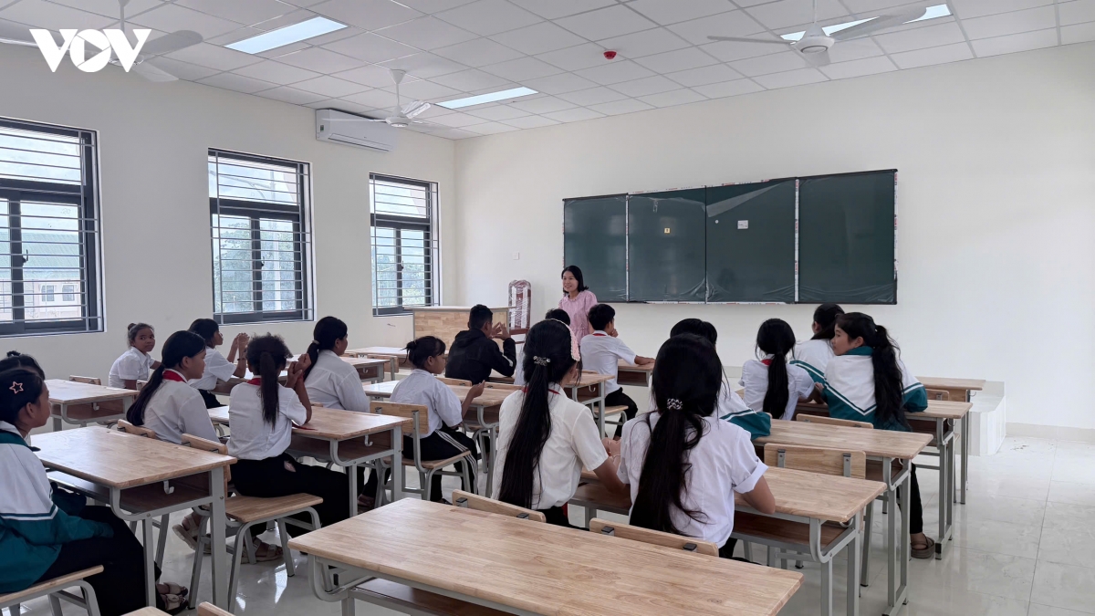 nam hoc moi, Dak lak no luc dua hoc sinh vung kho den lop hinh anh 4