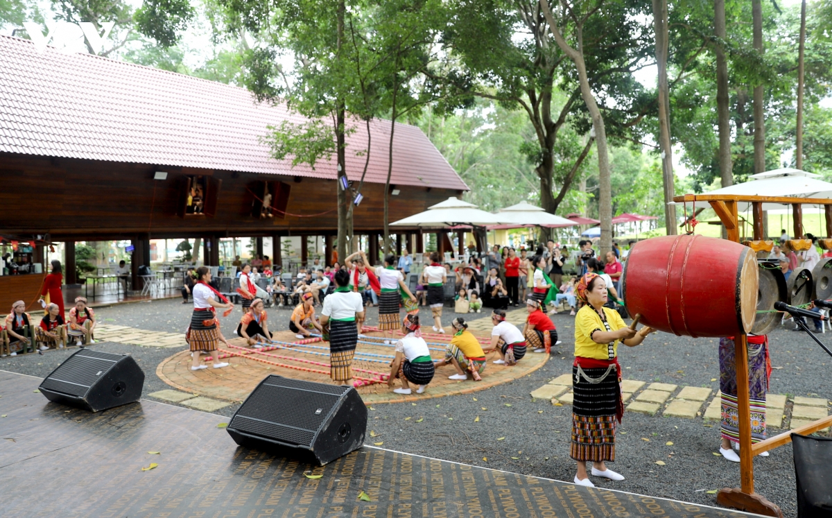 di san viet hoi tu giua long buon ma thuot, Dak lak hinh anh 1