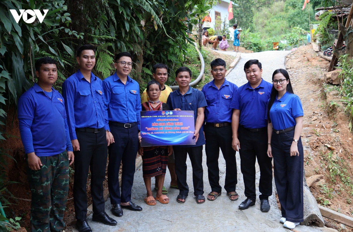 tuoi tre Da nang huong ung chien dich 30 ngay dem ho tro cac xa bien gioi hinh anh 4