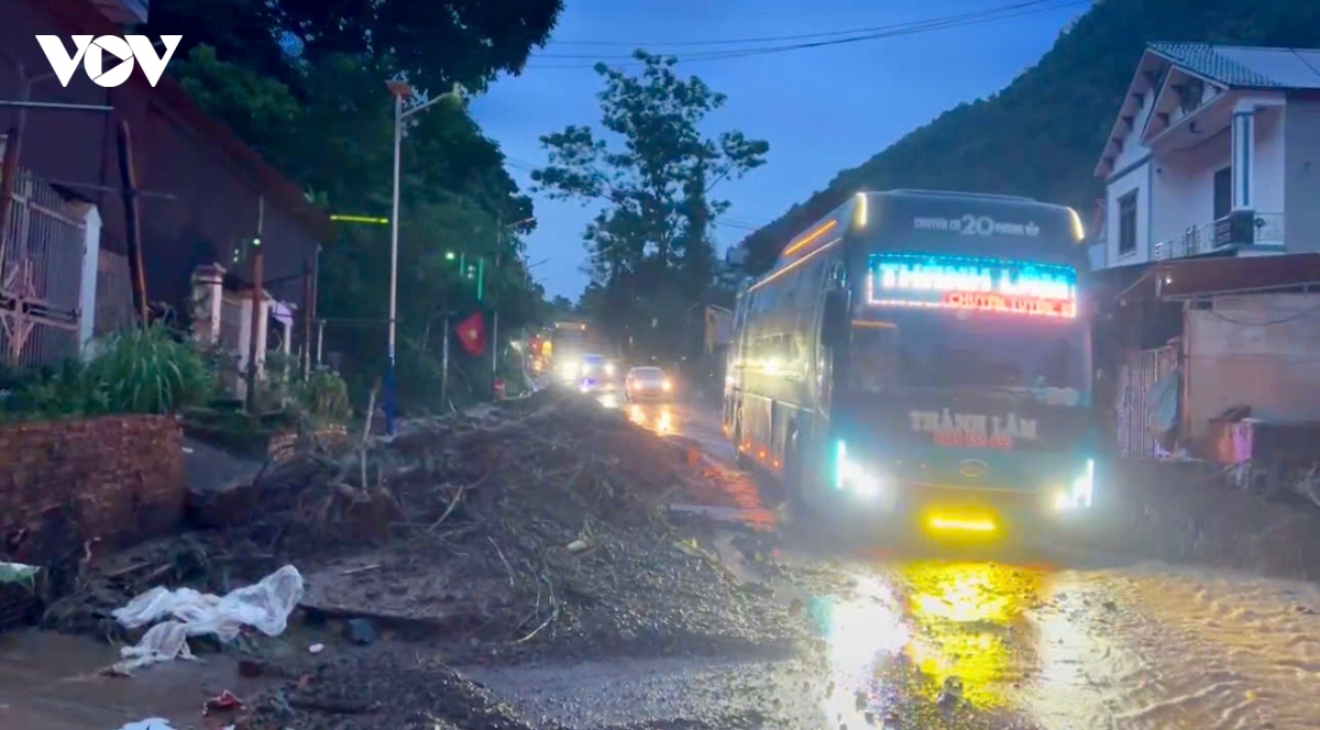 can trong khi di chuyen tren deo chieng pac, ql6, son la hinh anh 3