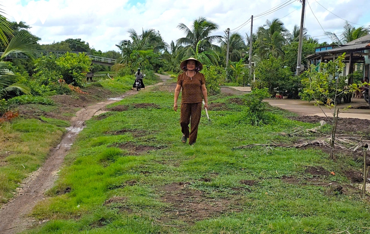 100 ho dan tuyen bo Dong kenh De trong dong thuan hien dat lam duong hinh anh 3
