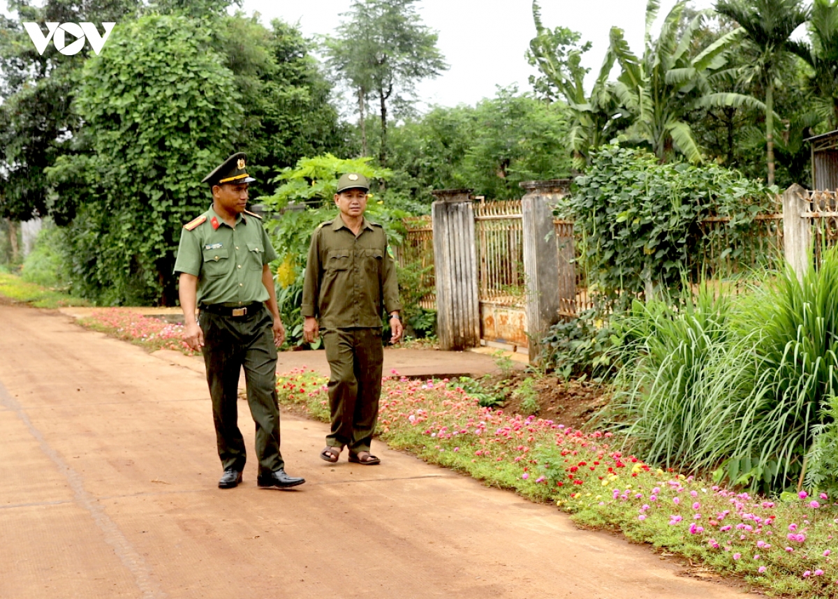 hoc bac tu viec gan dan, sat co so, giu binh yen buon lang hinh anh 1