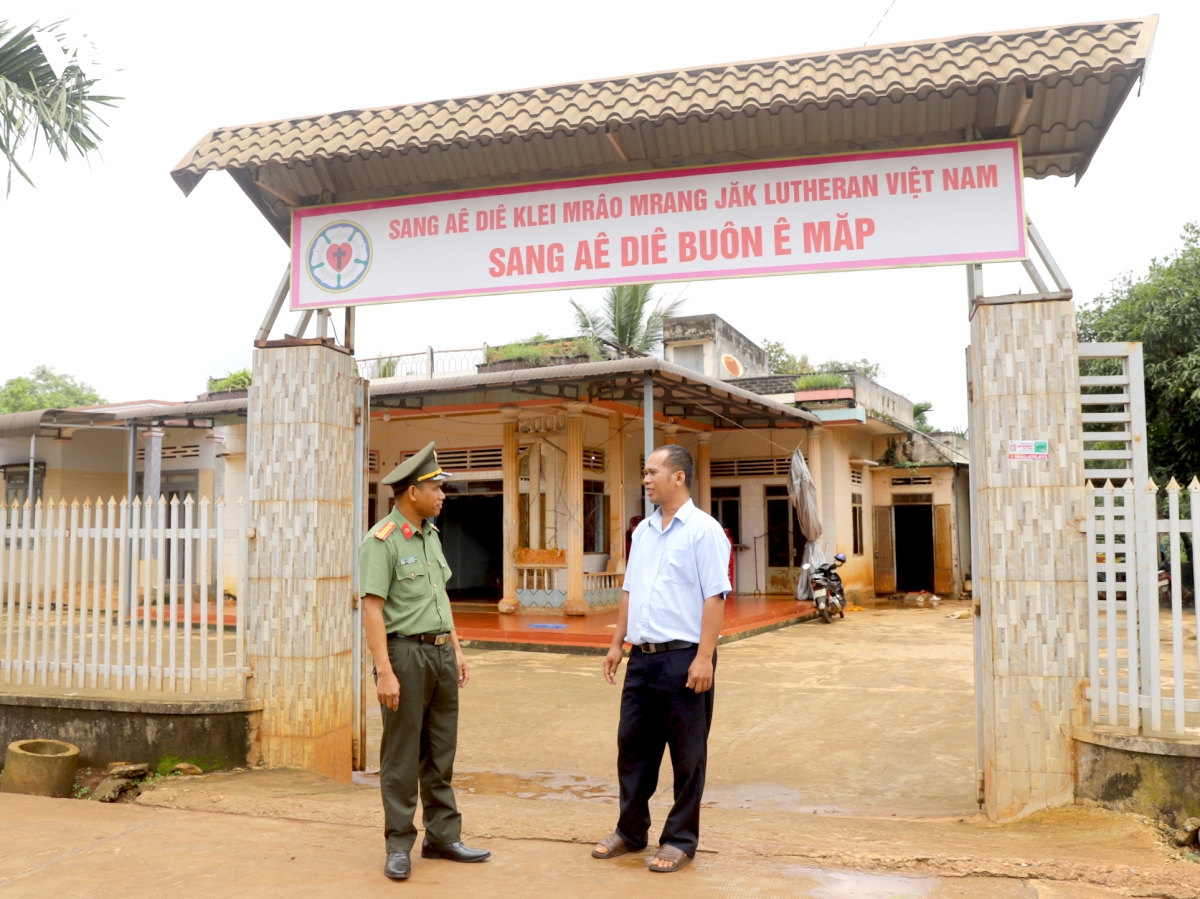 hoc bac tu viec gan dan, sat co so, giu binh yen buon lang hinh anh 4