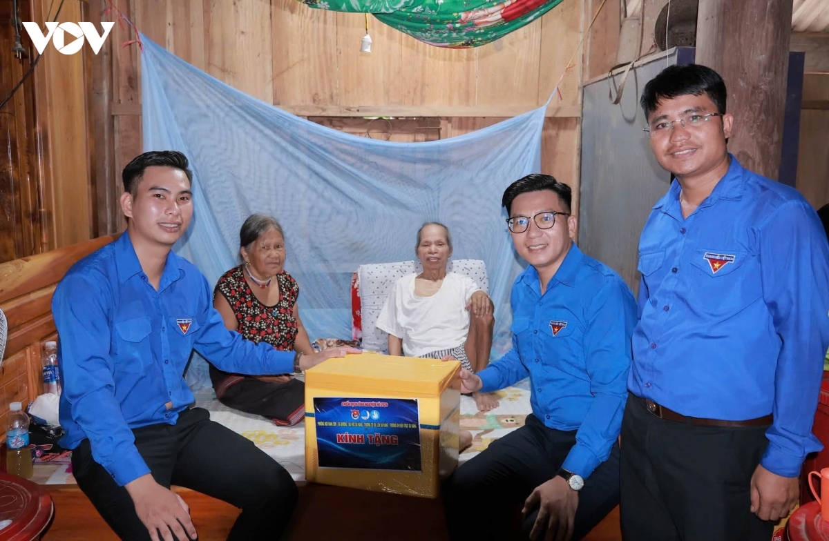 tuoi tre Da nang huong ung chien dich 30 ngay dem ho tro cac xa bien gioi hinh anh 3