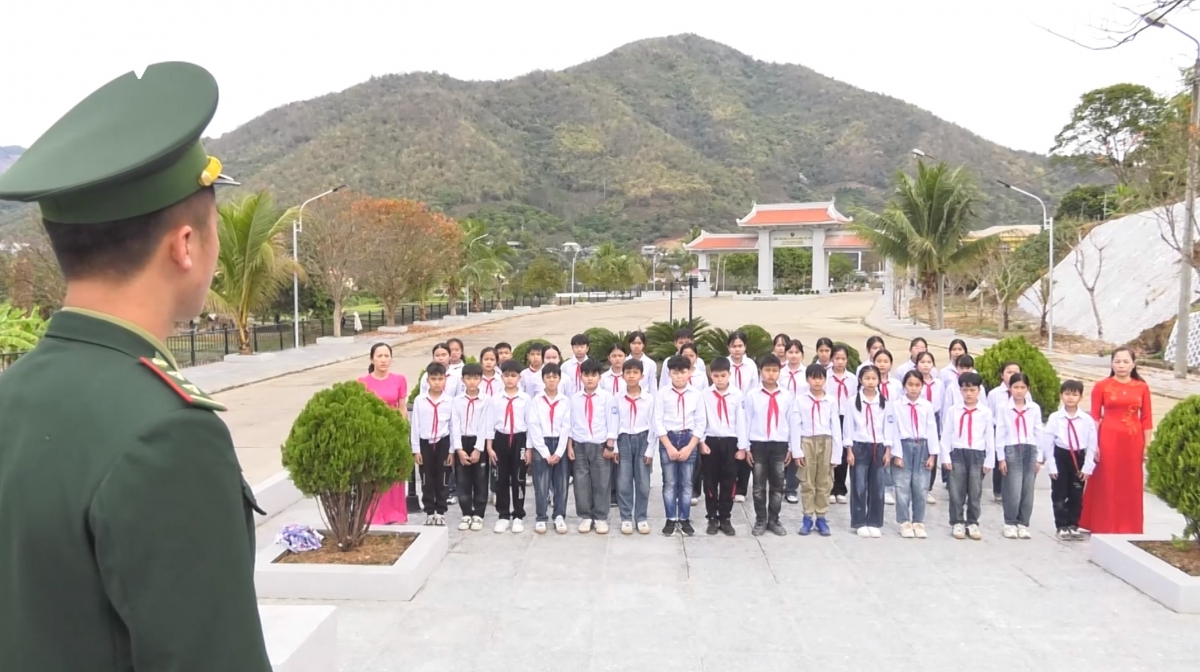 son la thi diem day va hoc tieng lao trong cac truong hoc vung bien gioi hinh anh 3