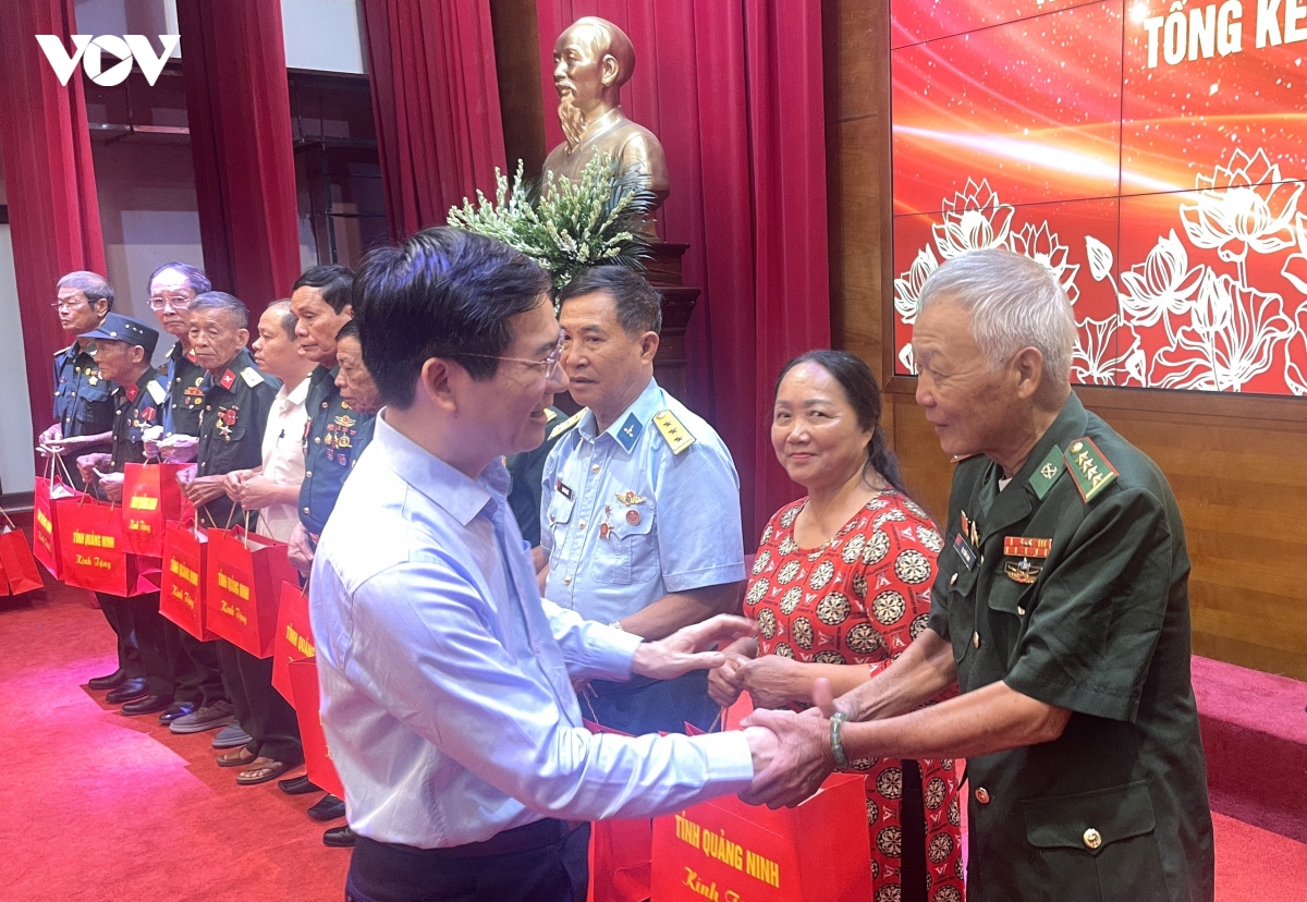 quang ninh tri an nguoi hoat dong khang chien bi nhiem chat doc hoa hoc hinh anh 2