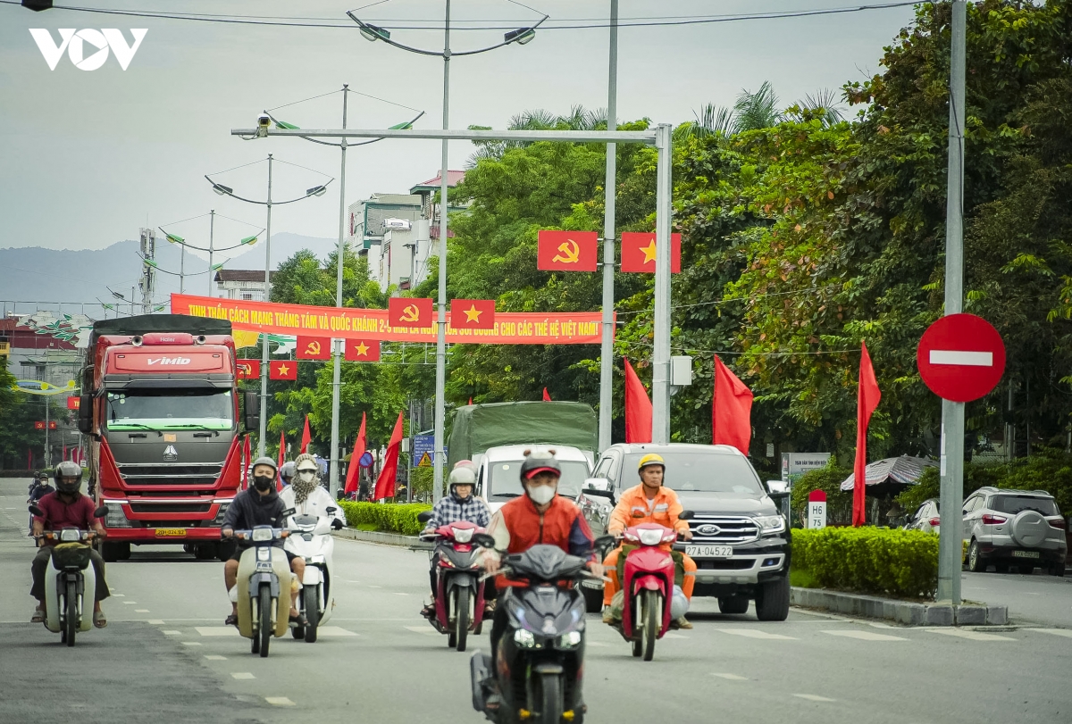Dien bien ruc ro co hoa chao don quoc khanh 2 9 hinh anh 1