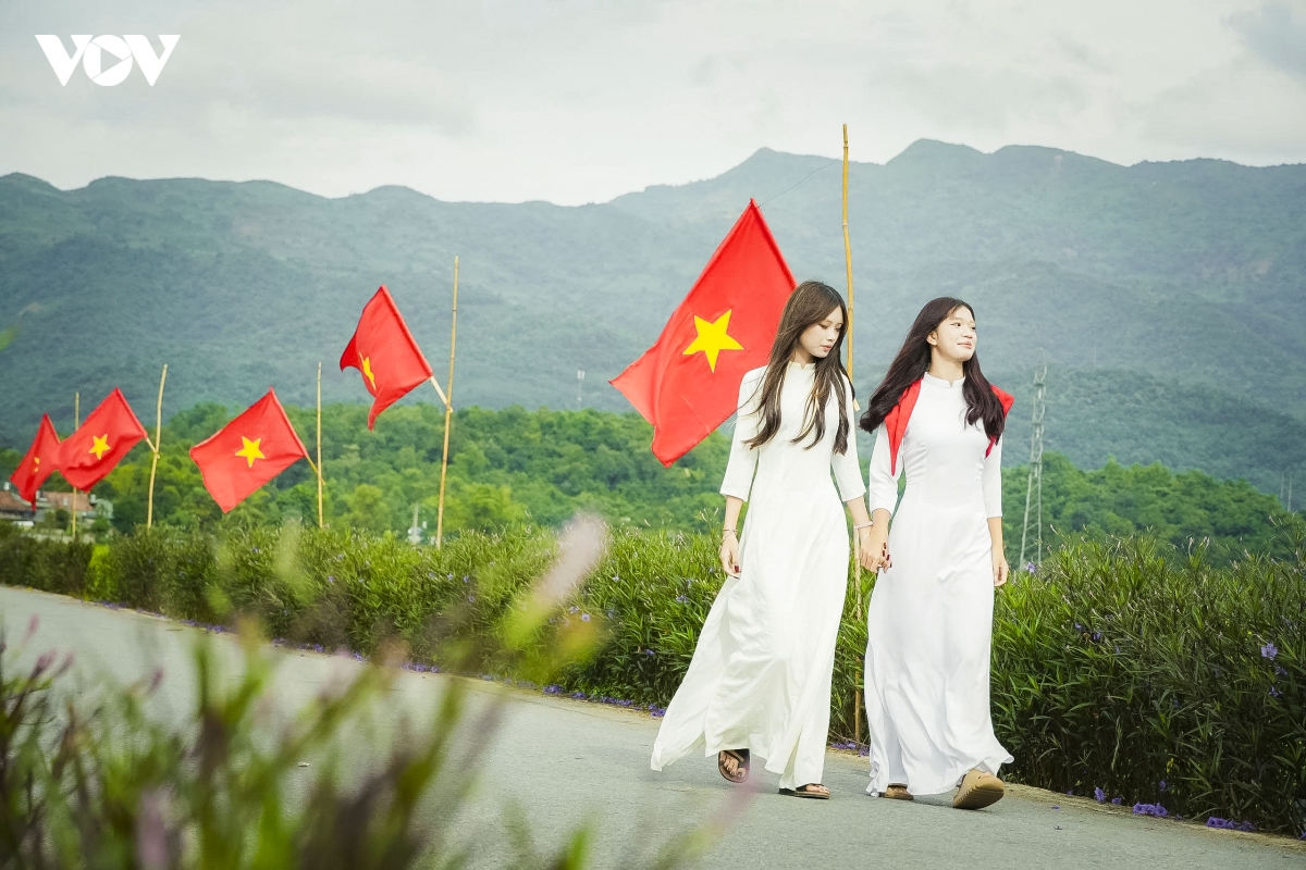 Dien bien ruc ro co hoa chao don quoc khanh 2 9 hinh anh 8